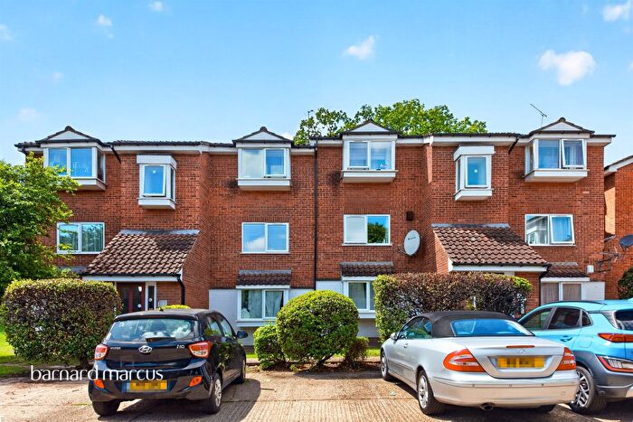 1 Bedroom Flat For Sale In Poplar Grove, London, N11
