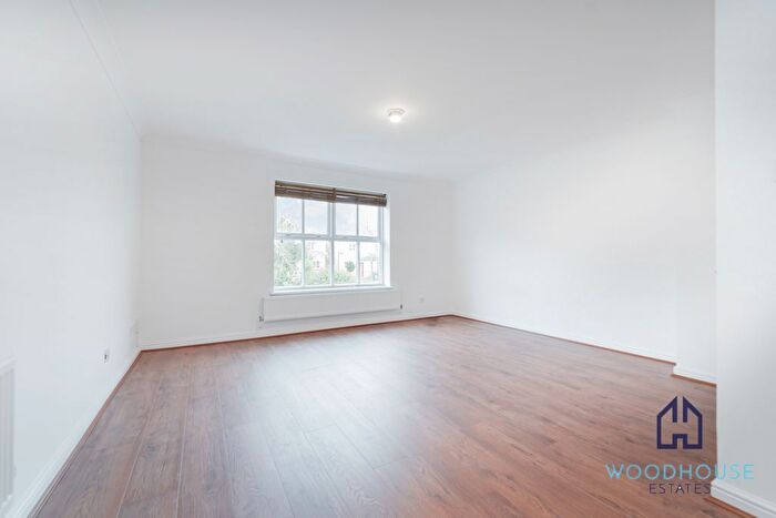 3 Bedroom Town House To Rent In Ribblesdale Avenue, London, N11