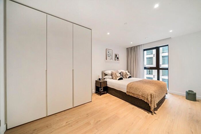 3 Bedroom Flat To Rent In Alma, New Drum Street, E1