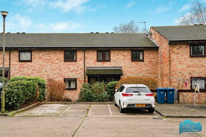 1 Bedroom Flat For Sale In Puller Road, Barnet, EN5