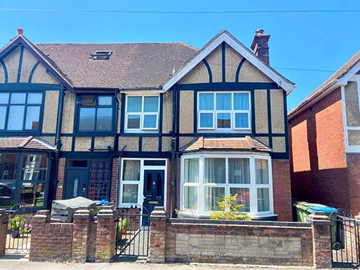 3 Bedroom Semi-Detached House For Sale In Kings Road, Fareham, PO16