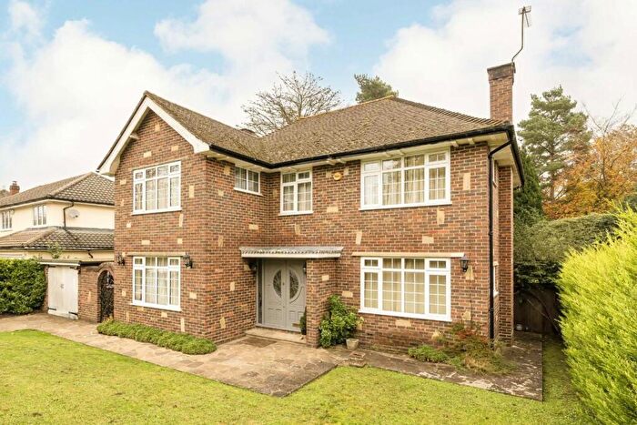 4 Bedroom Detached House To Rent In The Ridings, Cobham, KT11