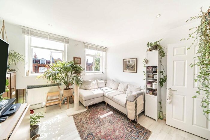 2 Bedroom Flat To Rent In King Street, London, W6