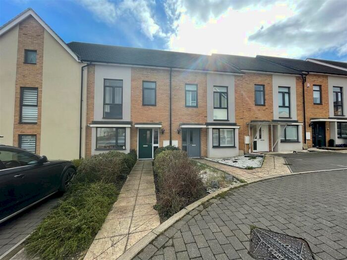 3 Bedroom House To Rent In Courts Way, Aveley, South Ockendon, RM15