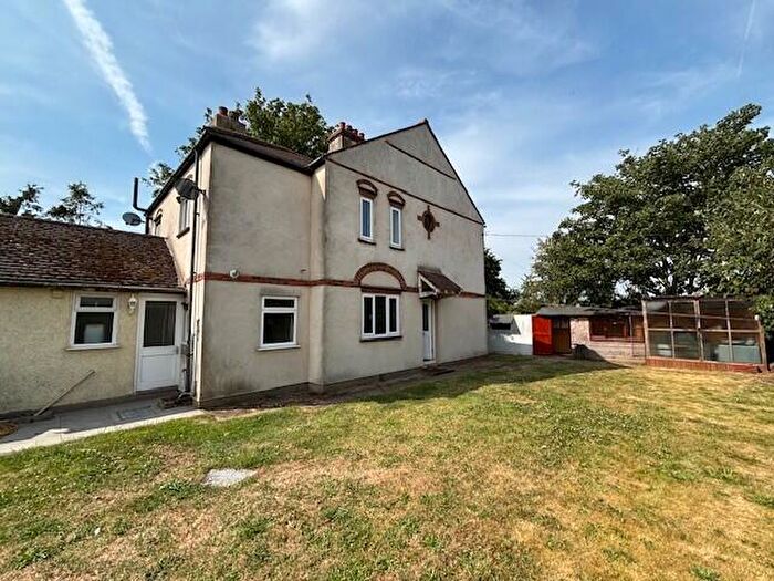 3 Bedroom Semi-Detached House To Rent In Berwick Pond Road, Rainham, RM13