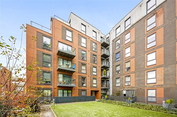 2 Bedroom Flat For Sale In Goldstone Lane, Hove, BN3