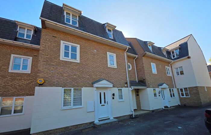 1 Bedroom Flat For Sale In Flat Sovereign Court, Gresham Close, Brentwood, Essex, CM14