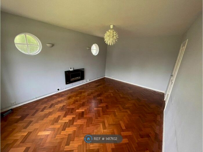 2 Bedroom Flat To Rent In Grange Road, Sutton, SM2