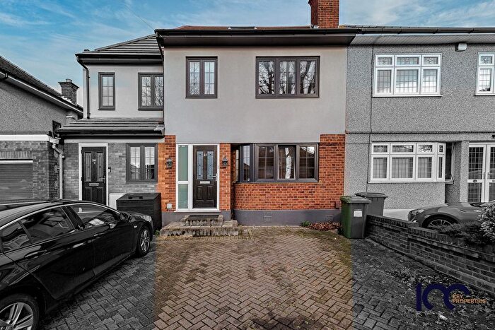 3 Bedroom Terraced House For Sale In Victoria Avenue, Romford, RM5