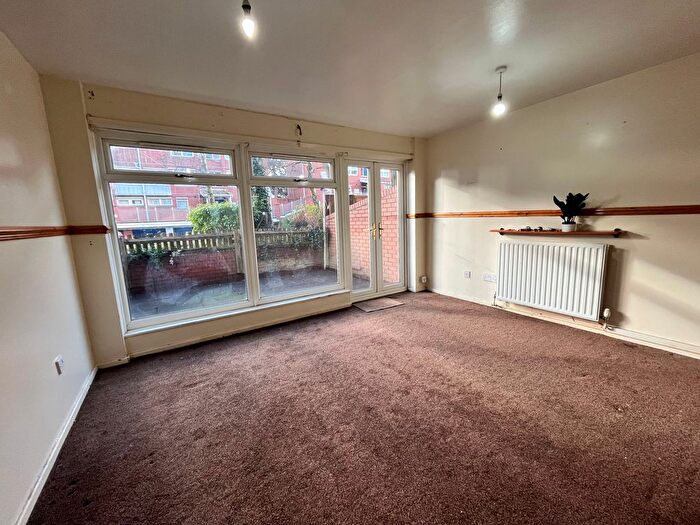 2 Bedroom Flat To Rent In Shepherds Gardens, Birmingham, B15