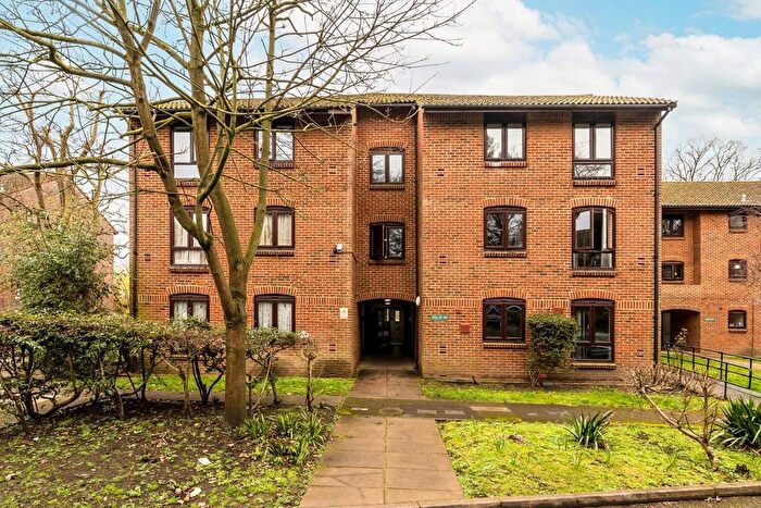 2 Bedroom Flat For Sale In Claremont Grove, Chiswick, W4