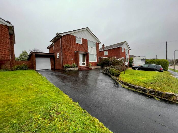 3 Bedroom Detached House To Rent In Warwick Avenue, New Milton, Hampshire., BH25