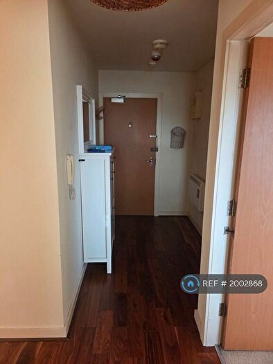 2 Bedroom Flat To Rent In Bishops Corner, Manchester, M15