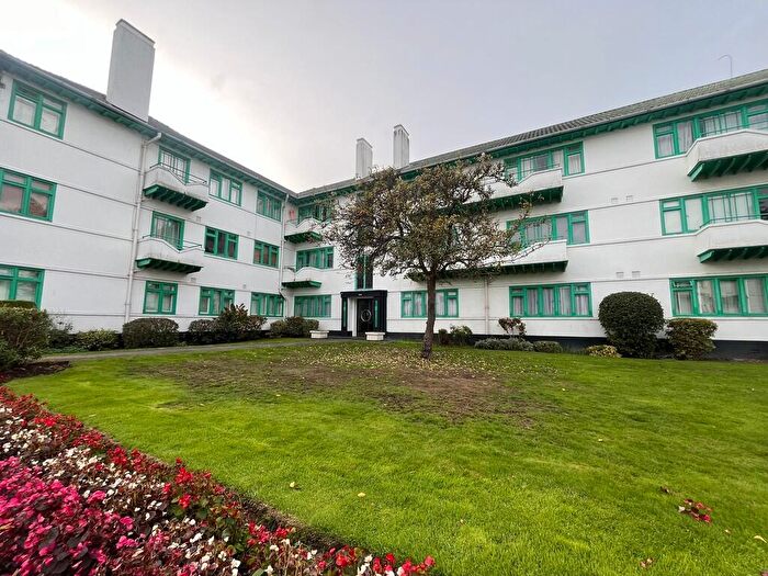 3 Bedroom Flat To Rent In Elm Park Road, Pinner, HA5