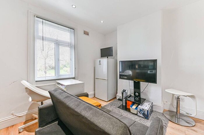 1 Bedroom Flat For Sale In Lincoln Road, South Norwood, London, SE25