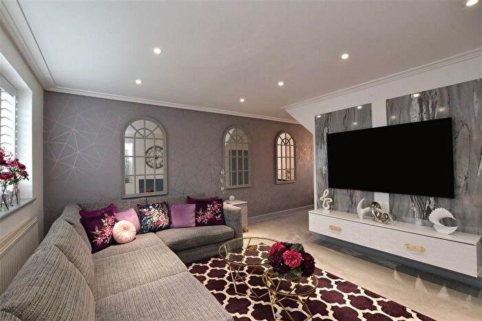 3 Bedroom Town House For Sale In Hamberts Road, South Woodham Ferrers, Chelmsford, Essex, CM3