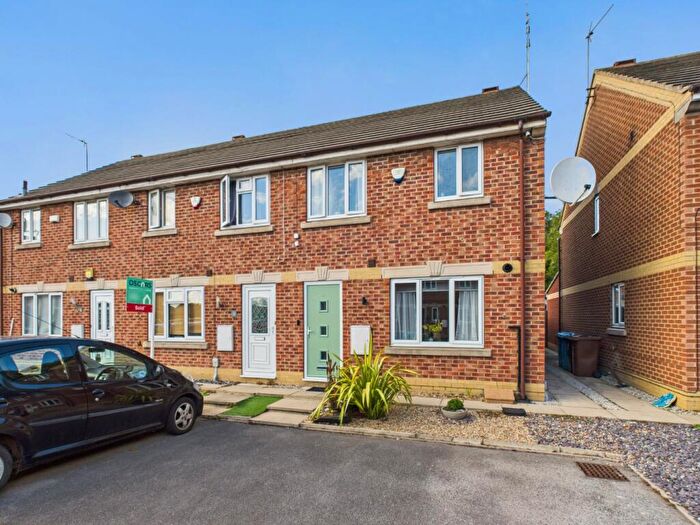 3 Bedroom Terraced House For Sale In Haldane Court, Hull, HU4