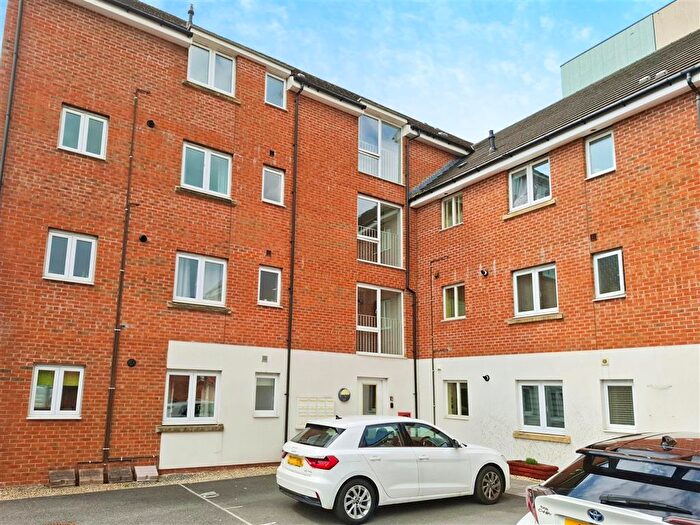 2 Bedroom Apartment To Rent In New Cut Road, Swansea, SA1