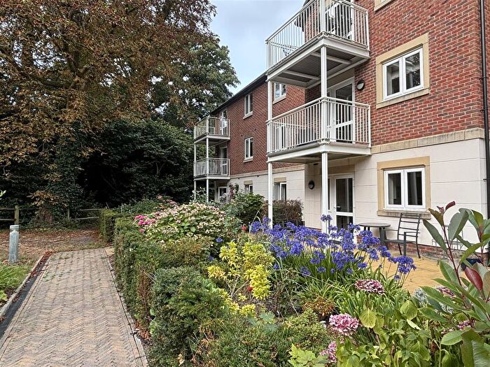 2 Bedroom Flat For Sale In Bath Road, Devizes, SN10