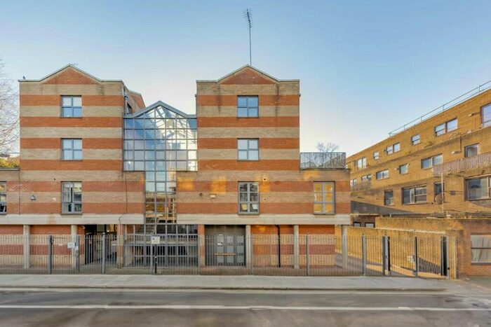 2 Bedroom Flat To Rent In Bruges Place, Camden, NW1