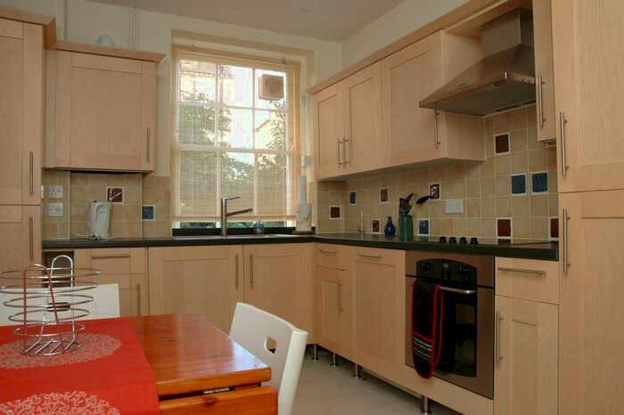 4 Bedroom Maisonette To Rent In Thornhill Road, Barnsbury, London, N1