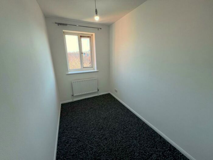 2 Bedroom Flat To Rent In Alliance Close, Wembley, HA0