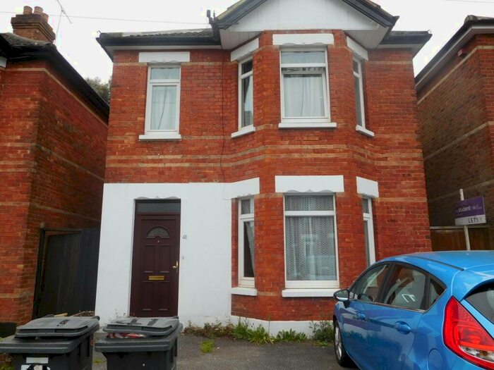 5 Bedroom House To Rent In Bedroom Detached House In Winton, BH9