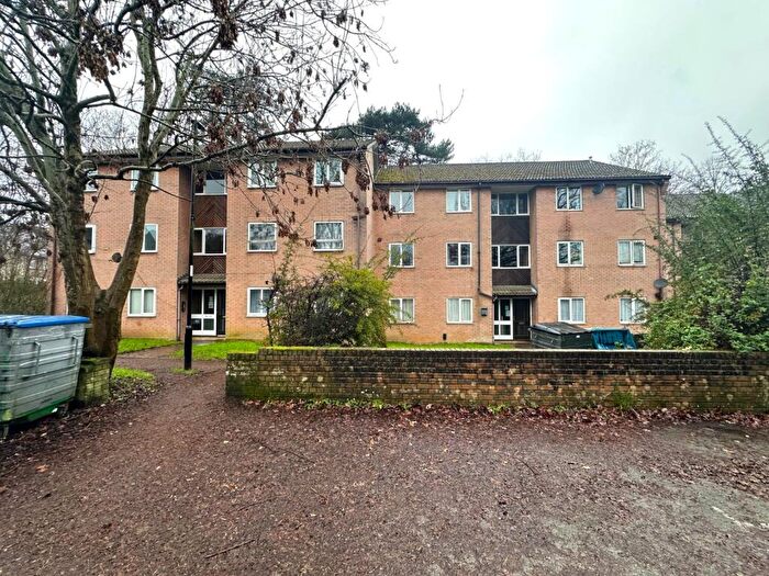 2 Bedroom Flat To Rent In The Oaks, Southampton, Hampshire, SO19