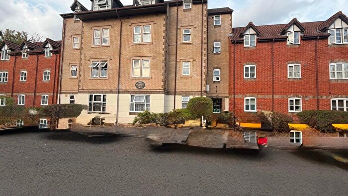 2 Bedroom Flat To Rent In Rembrandt Way, Reading, RG1