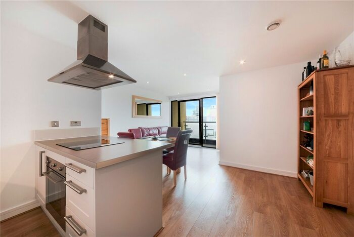 2 Bedroom Flat To Rent In Bow Common Lane, London, E3