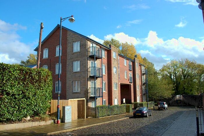 2 Bedroom Flat To Rent In Canal Side Walk, Ashton-Under-Lyne, Greater Manchester, OL7