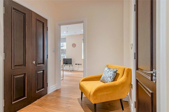 1 Bedroom Flat For Sale In Kensington High Street, London, W8