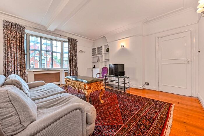 3 Bedroom Flat To Rent In Hornton Street, High Street Kensington, London, W8