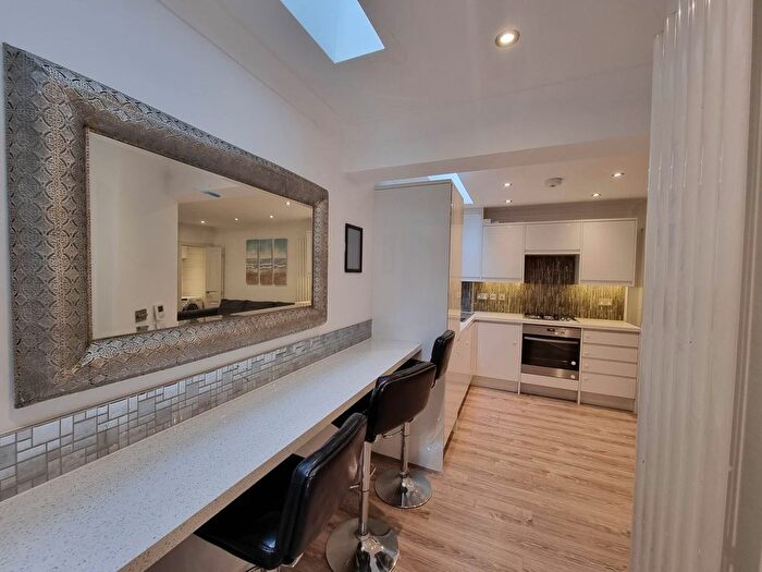 2 Bedroom Maisonette To Rent In High Road, Wood Green, N22