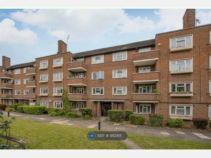3 Bedroom Flat To Rent In London, London, SW14
