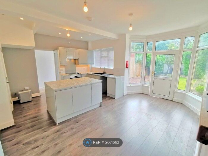 3 Bedroom Semi-Detached House To Rent In Worlds End Lane, Quinton, Birmingham, B32