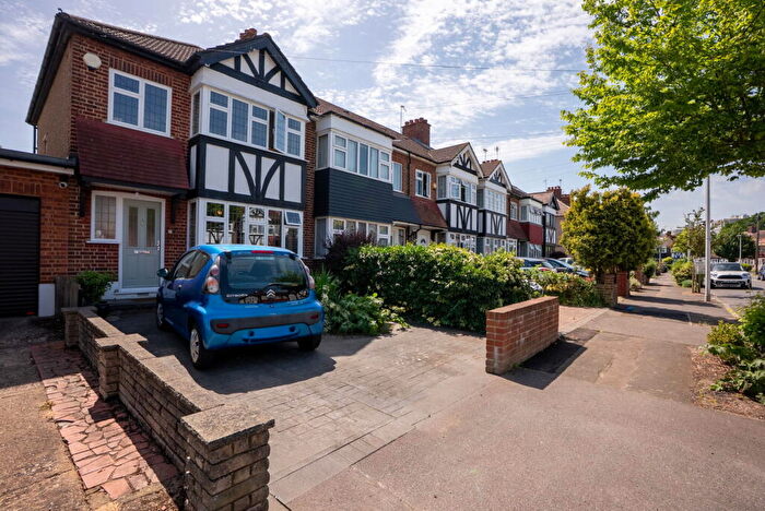 3 Bedroom Semi-Detached House For Sale In Brackley Square, Woodford Green, IG8