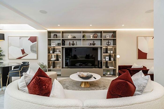 3 Bedroom Flat To Rent In South Molton Street, Mayfair, W1K