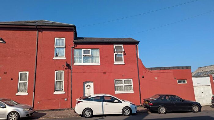 3 Bedroom Semi Detached House For Sale In Finch Road, Birmingham, B19