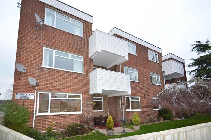 2 Bedroom Flat For Sale In Talbot Court, Windsor, SL4
