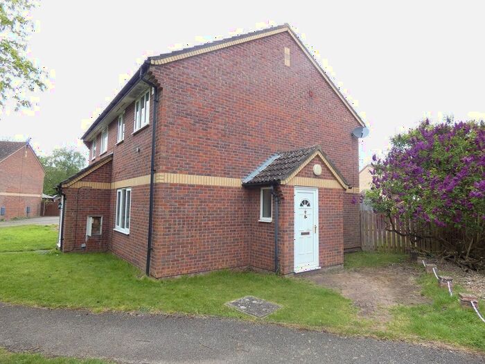 3 Bedroom Semi-Detached House To Rent In Primrose Close, Thetford, IP24