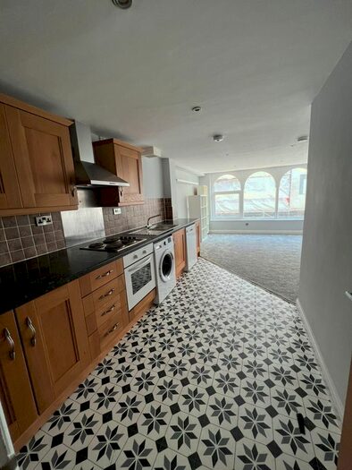 2 Bedroom Flat To Rent In Oldham Street, Manchester, M4