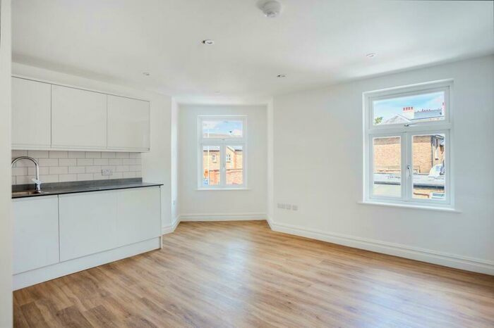 2 Bedroom Flat To Rent In Bank Building, Langley Road, KT6