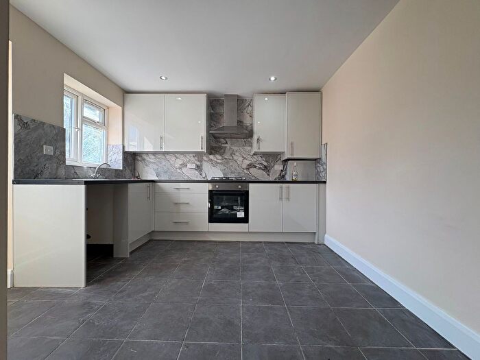 4 Bedroom Semi-Detached House To Rent In Minterne Waye, Hayes, UB4