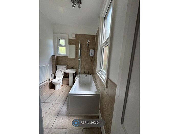 1 Bedroom Flat To Rent In Priory Avenue, High Wycombe, HP13