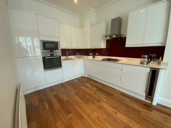 2 Bedroom Flat To Rent In Clifton Road, London, SE25