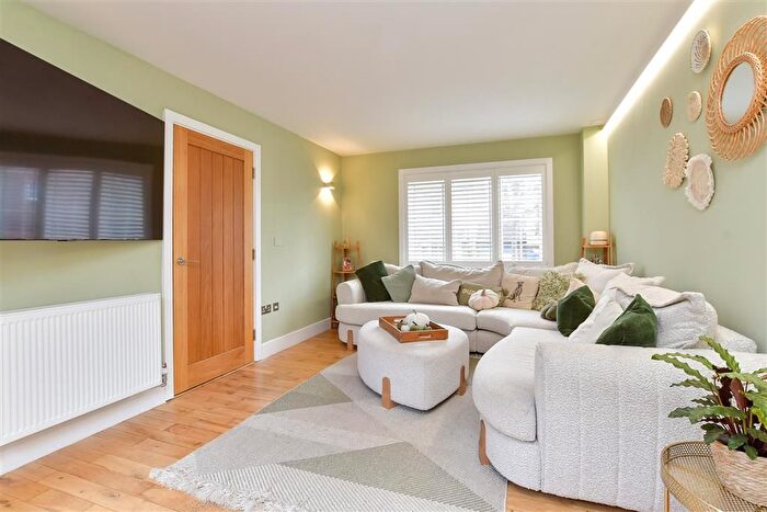 4 Bedroom Link Detached House For Sale In Baxendale Way, Uckfield, East Sussex, TN22