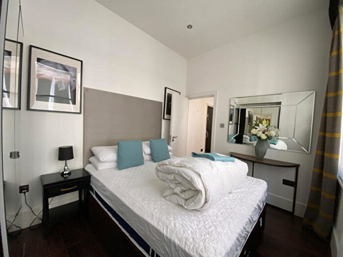 1 Bedroom Flat To Rent In Ludgate Square, London, EC4M