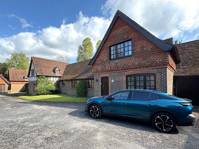 4 Bedroom Property To Rent In Dungates Lane, Buckland, RH3