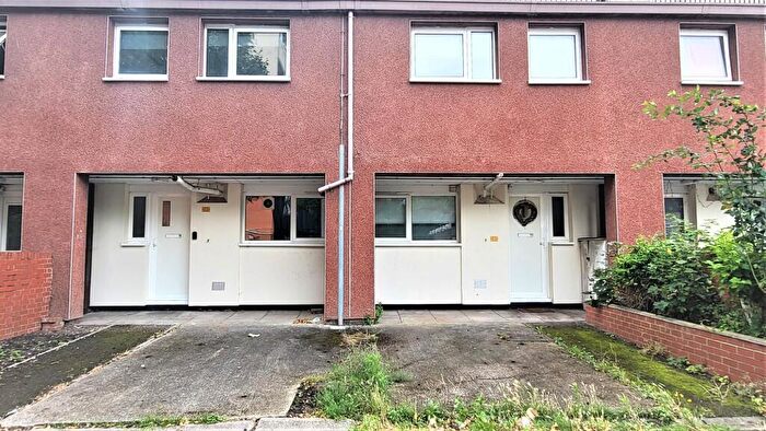 3 Bedroom Maisonette For Sale In Phipps Bridge Road, Ewhurst Court Phipps Bridge Road, CR4